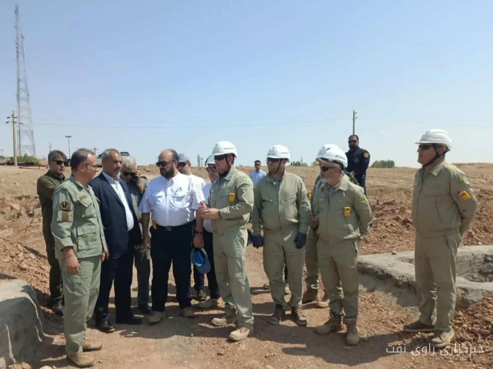 بازدید مهدی تیموری از میدان نفتی چشمهخوش دهلران برای پایش زیستمحیطی