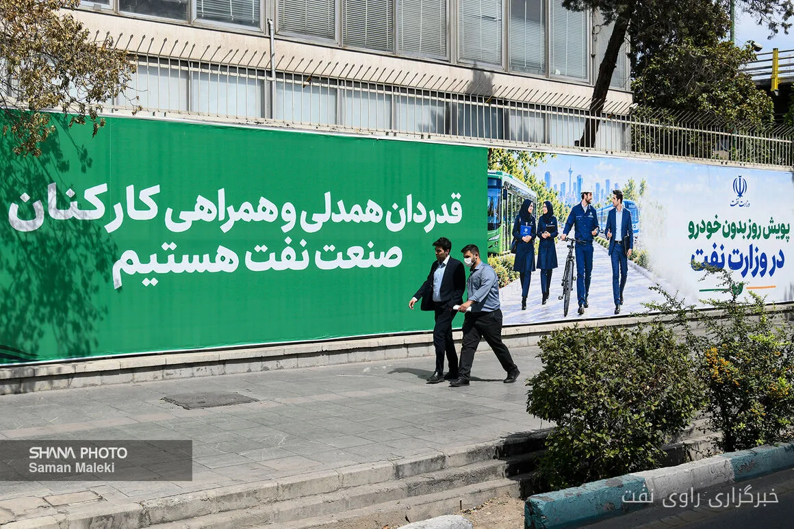 وزیر نفت و معاونانش در پویش یک روز بدون خودرو شرکت کردند