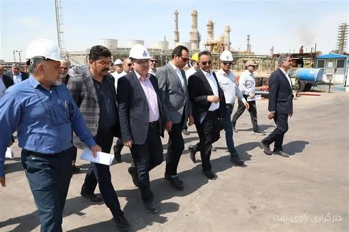 معاون وزیر نفت از روند بازسازی پتروشیمیهای ماهشهر بازدید کرد