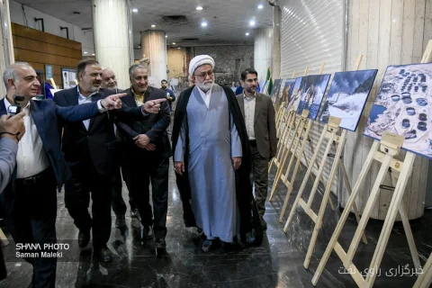 موسی احمدی و مدیران صنعت نفت از نمایشگاه «روایت ایستادگی» بازدید کردند