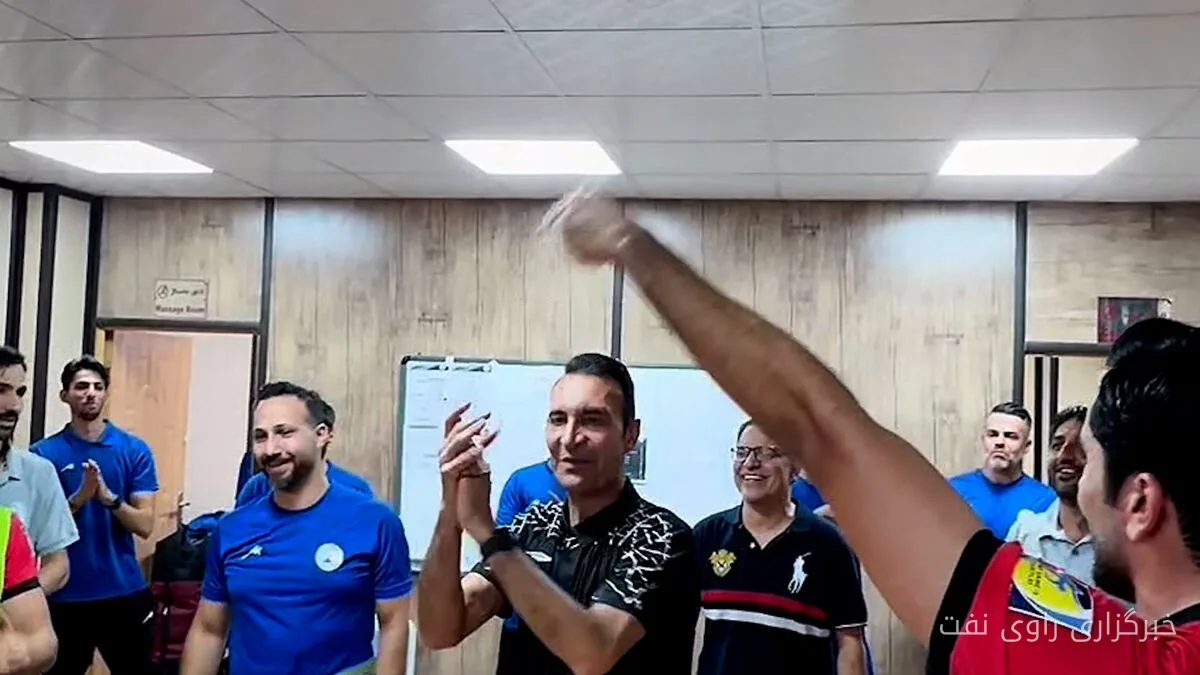 تولد ۵۰ سالگی رضا عنایتی با سورپرایز تیم پالایش نفت بندرعباس