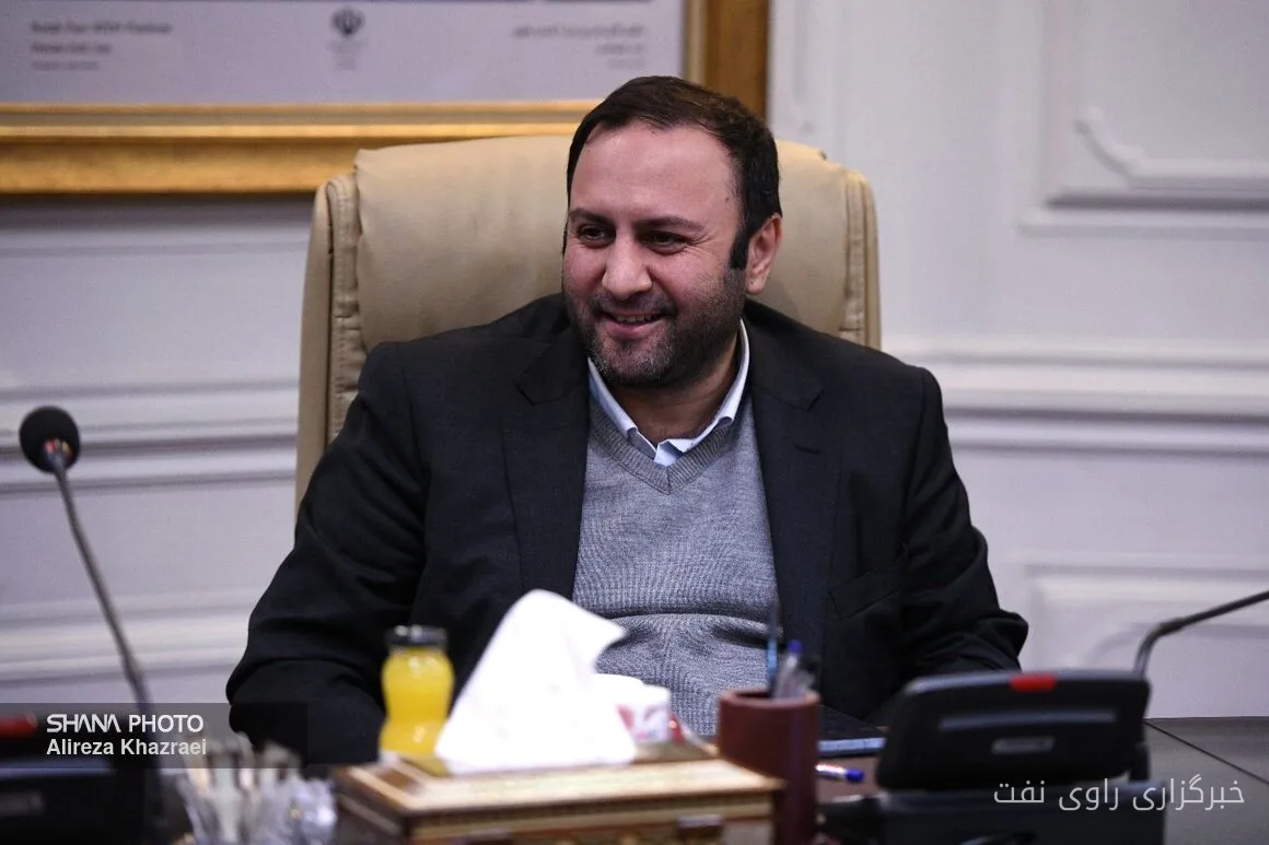محسن پیرهادی کسب رتبه دوم معاونت امور حقوقی و مجلس وزارت نفت را تبریک گفت