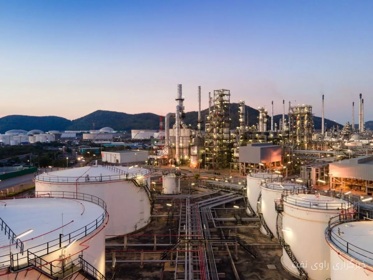 The Difference Between Refineries and Petrochemicals in Fuel and Raw Material Production