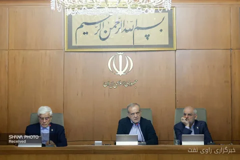 بررسی روند بازسازی تأسیسات نفتی و گازی کشور در نشست هیئت دولت