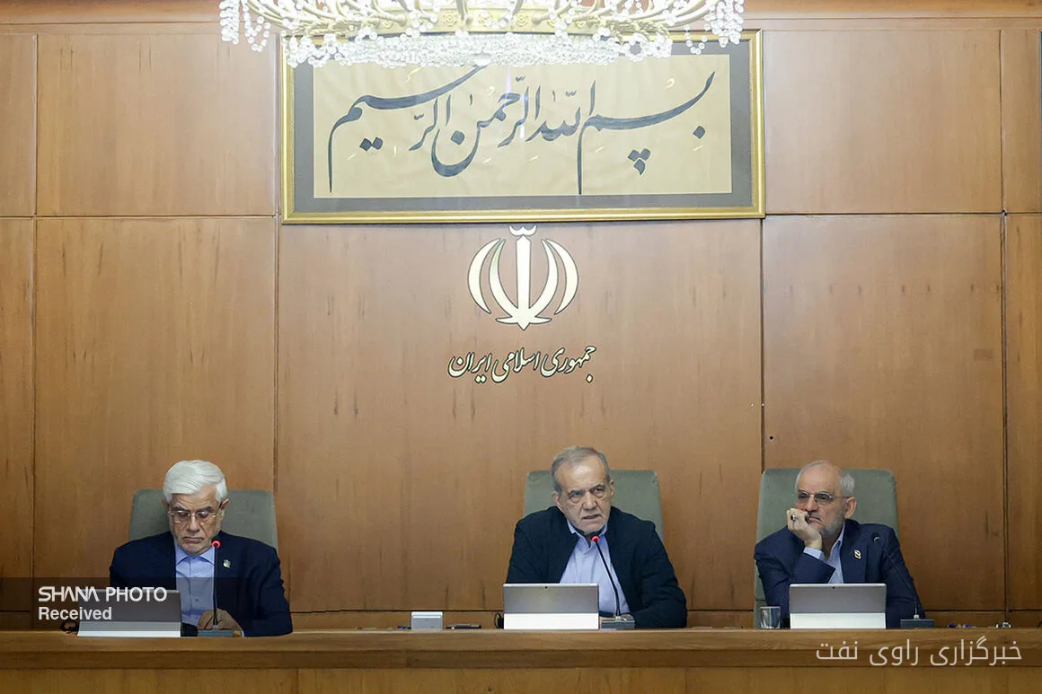 بررسی روند بازسازی تأسیسات نفتی و گازی کشور در نشست هیئت دولت