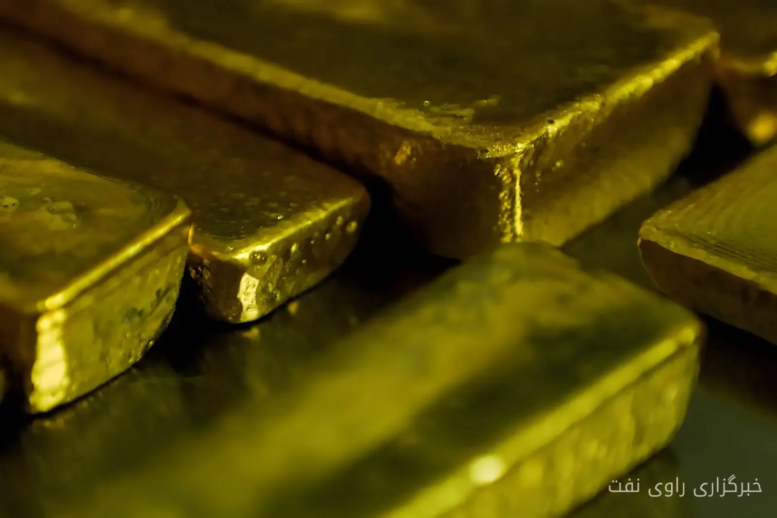 کاهش قیمت طلا به دلیل افزایش قیمت نفت و نگرانی‌های تورمی