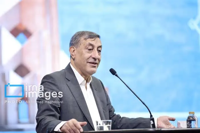 محمدجعفر قائم‌پناه در کنگره چشم‌پزشکی ایران از مقاومت در برابر ابرقدرت‌ها گفت