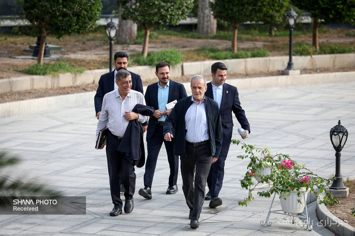 بررسی بازسازی تأسیسات نفتی در نشست هیئت دولت