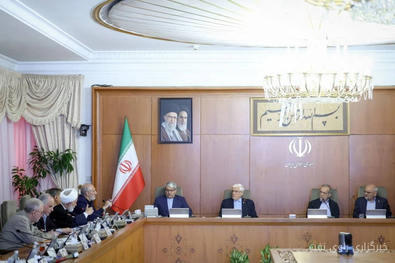 دکتر مسعود پزشکیان اقدامات بازسازی پالایشگاهها را بررسی کرد