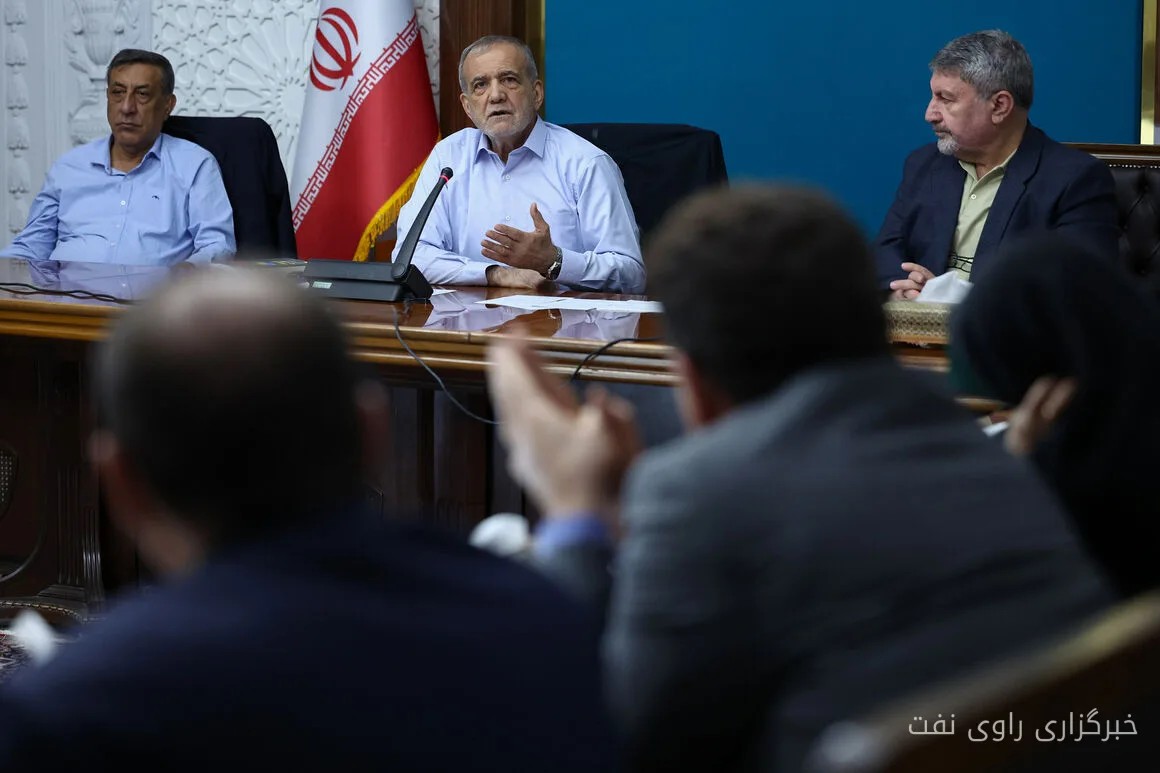 رئیسجمهوری از بینیازی کشور به واردات بنزین خبر داد